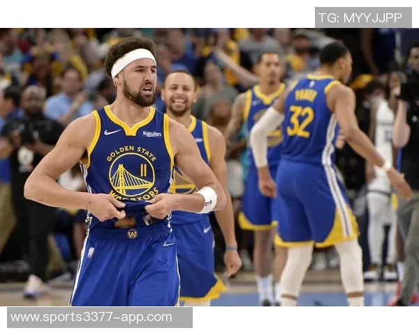 克莱手感回暖却遭冷落赛后愤怒扔水瓶表达不满情绪 克莱手感回暖却遭冷落赛后愤怒扔水瓶表达不满情绪