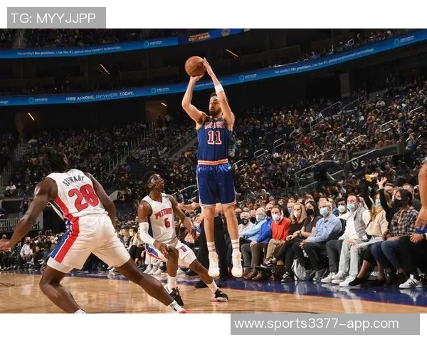 拉梅洛鲍尔半场表现平平10投5中贡献11分6助攻三分球命中率不佳